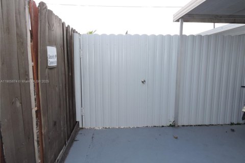 Villa ou maison à louer à Hialeah, Floride: 1 chambre, 37.16 m2 № 1958696 - photo 24