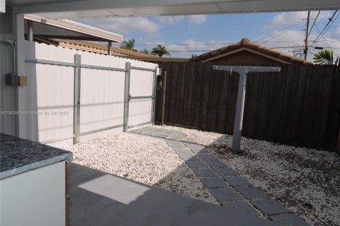 Villa ou maison à louer à Hialeah, Floride: 1 chambre, 37.16 m2 № 1958696 - photo 13