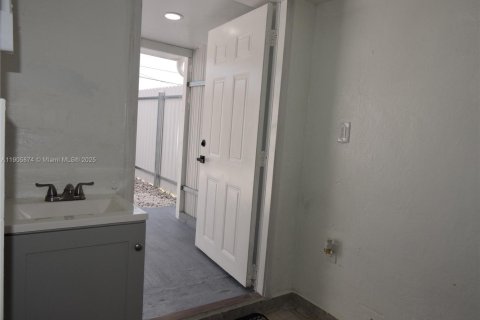 Villa ou maison à louer à Hialeah, Floride: 1 chambre, 37.16 m2 № 1958696 - photo 19