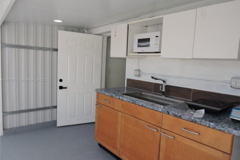 Villa ou maison à louer à Hialeah, Floride: 1 chambre, 37.16 m2 № 1958696 - photo 3
