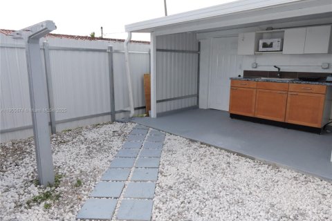 Villa ou maison à louer à Hialeah, Floride: 1 chambre, 37.16 m2 № 1958696 - photo 22