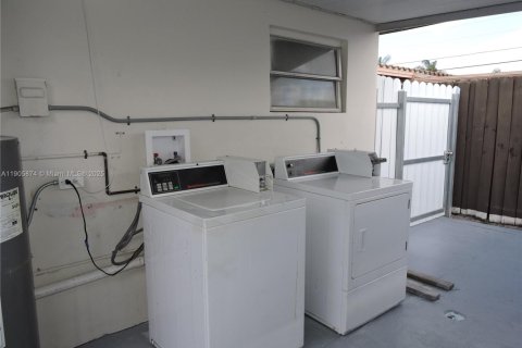 Villa ou maison à louer à Hialeah, Floride: 1 chambre, 37.16 m2 № 1958696 - photo 23