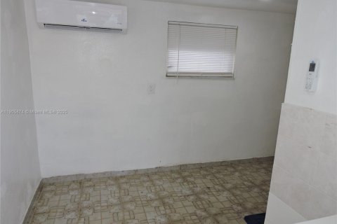 Villa ou maison à louer à Hialeah, Floride: 1 chambre, 37.16 m2 № 1958696 - photo 18