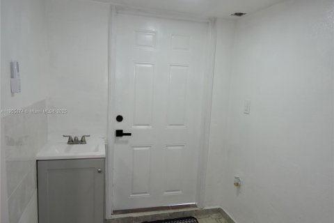 Villa ou maison à louer à Hialeah, Floride: 1 chambre, 37.16 m2 № 1958696 - photo 11