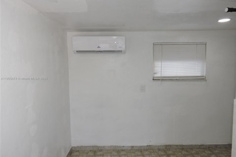 Villa ou maison à louer à Hialeah, Floride: 1 chambre, 37.16 m2 № 1958696 - photo 17
