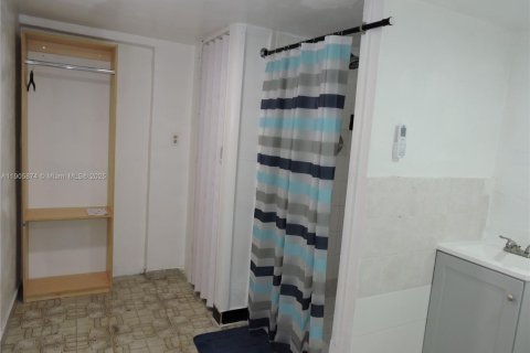 Villa ou maison à louer à Hialeah, Floride: 1 chambre, 37.16 m2 № 1958696 - photo 5