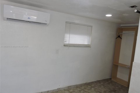 Villa ou maison à louer à Hialeah, Floride: 1 chambre, 37.16 m2 № 1958696 - photo 16