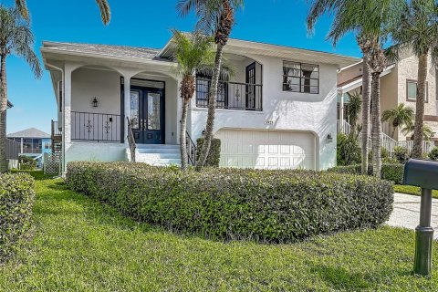 Casa en New Port Richey, Florida 4 dormitorios, 298.31 m2 № 2373923