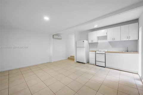 Immobilier commercial à vendre à Miami, Floride: 110.55 m2 № 2004592 - photo 7