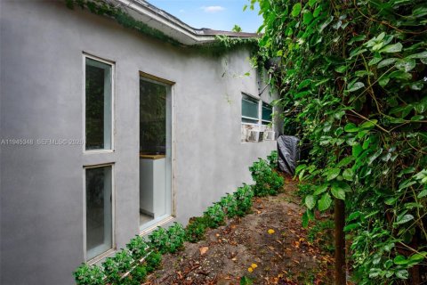 Immobilier commercial à vendre à Miami, Floride: 110.55 m2 № 2004592 - photo 3