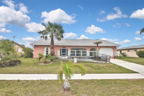 House in North Port, Florida 2 bedrooms, 119.47 sq.m. № 1569456 - photo 1