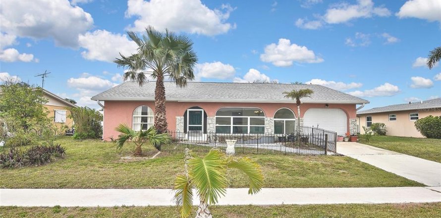 House in North Port, Florida 2 bedrooms, 119.47 sq.m. № 1569456