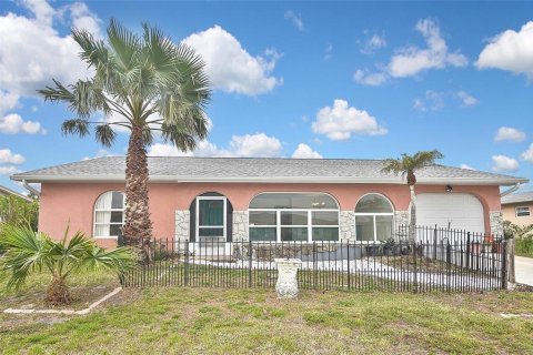 House in North Port, Florida 2 bedrooms, 119.47 sq.m. № 1569456 - photo 3