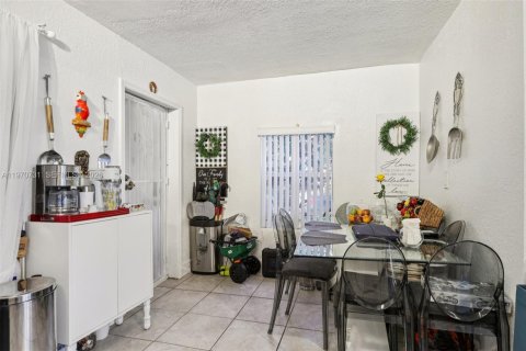 Купить виллу или дом в Майами, Флорида 4 спальни, 108.6м2, № 2031102 - фото 11