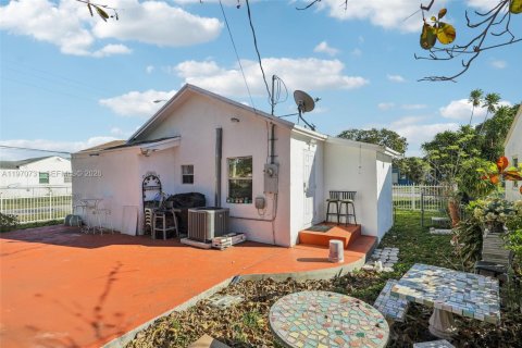 Купить виллу или дом в Майами, Флорида 4 спальни, 108.6м2, № 2031102 - фото 29
