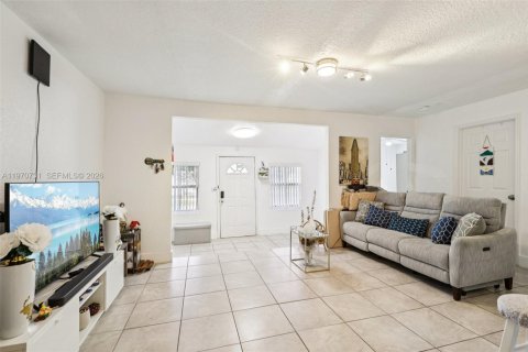 Купить виллу или дом в Майами, Флорида 4 спальни, 108.6м2, № 2031102 - фото 9