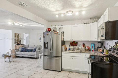 Купить виллу или дом в Майами, Флорида 4 спальни, 108.6м2, № 2031102 - фото 13