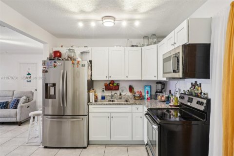 Купить виллу или дом в Майами, Флорида 4 спальни, 108.6м2, № 2031102 - фото 14