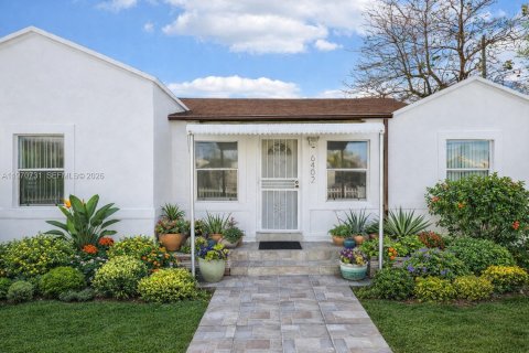 Купить виллу или дом в Майами, Флорида 4 спальни, 108.6м2, № 2031102 - фото 2