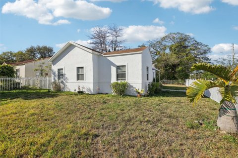 Купить виллу или дом в Майами, Флорида 4 спальни, 108.6м2, № 2031102 - фото 25