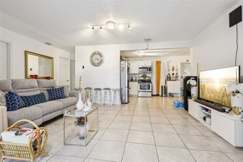 Купить виллу или дом в Майами, Флорида 4 спальни, 108.6м2, № 2031102 - фото 8