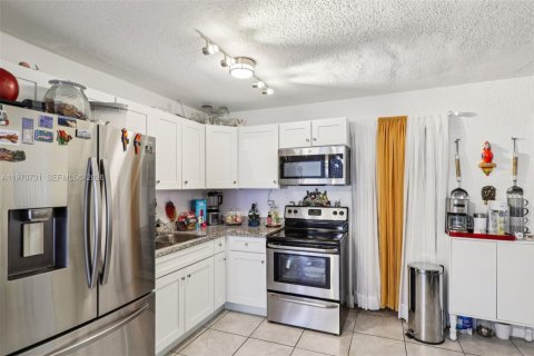 Купить виллу или дом в Майами, Флорида 4 спальни, 108.6м2, № 2031102 - фото 12