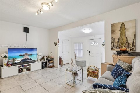 Купить виллу или дом в Майами, Флорида 4 спальни, 108.6м2, № 2031102 - фото 10