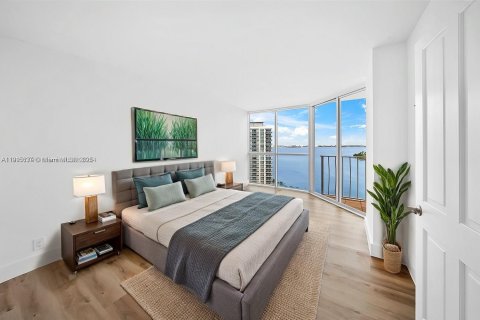 Купить кондоминиум в Норт-Бей-Виллидж, Флорида 2 спальни, 95.69м2, № 1971655 - фото 2