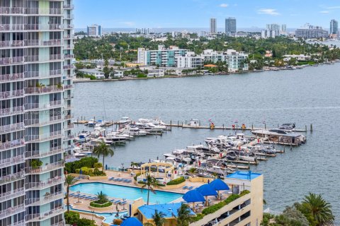 Купить кондоминиум в Норт-Бей-Виллидж, Флорида 2 спальни, 95.69м2, № 1971655 - фото 14