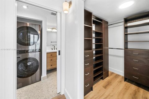 Купить кондоминиум в Норт-Бей-Виллидж, Флорида 2 спальни, 95.69м2, № 1971655 - фото 8