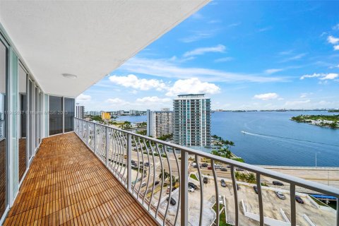 Купить кондоминиум в Норт-Бей-Виллидж, Флорида 2 спальни, 95.69м2, № 1971655 - фото 10