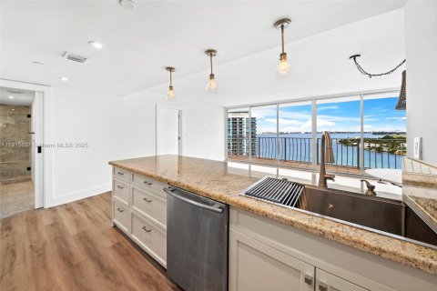 Купить кондоминиум в Норт-Бей-Виллидж, Флорида 2 спальни, 95.69м2, № 1971655 - фото 6