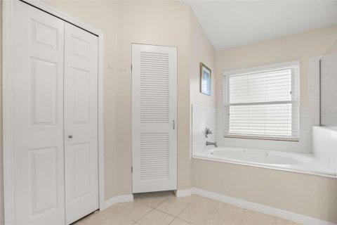 House in Leesburg, Florida 3 bedrooms, 200.2 sq.m. № 2427602 - photo 26