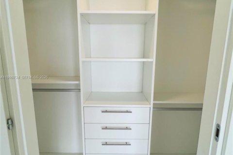 Condominio en venta en Miami, Florida, 34.84 m2 № 2048885 - foto 16