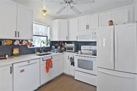 House in Gulfport, Florida 3 bedrooms, 106.47 sq.m. № 1669940 - photo 6