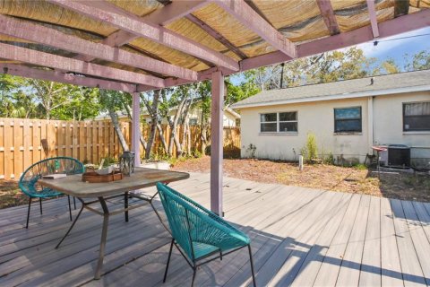 House in Gulfport, Florida 3 bedrooms, 106.47 sq.m. № 1669940 - photo 28