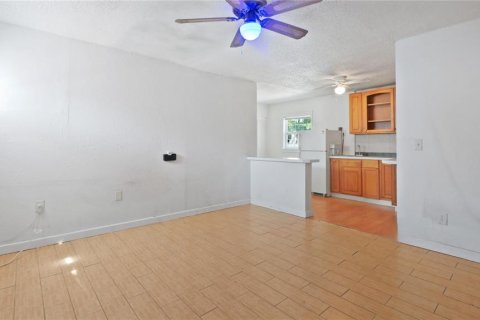 House in Gulfport, Florida 3 bedrooms, 106.47 sq.m. № 1669940 - photo 17