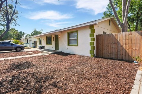 House in Gulfport, Florida 3 bedrooms, 106.47 sq.m. № 1669940 - photo 2