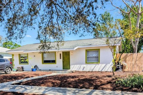House in Gulfport, Florida 3 bedrooms, 106.47 sq.m. № 1669940 - photo 1