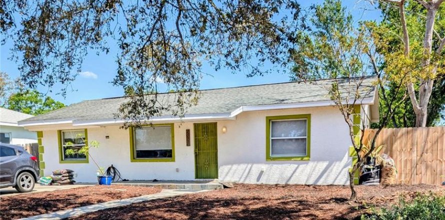 House in Gulfport, Florida 3 bedrooms, 106.47 sq.m. № 1669940
