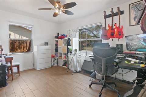 House in Gulfport, Florida 3 bedrooms, 106.47 sq.m. № 1669940 - photo 15