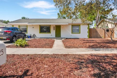 House in Gulfport, Florida 3 bedrooms, 106.47 sq.m. № 1669940 - photo 3
