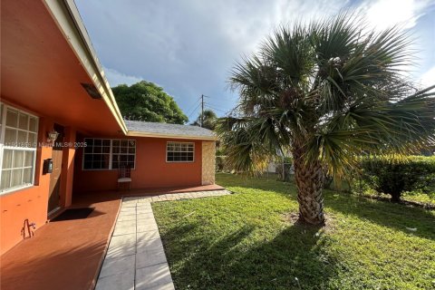 Casa en alquiler en Lauderhill, Florida, 1 dormitorio, 55.74 m2 № 1951834 - foto 3