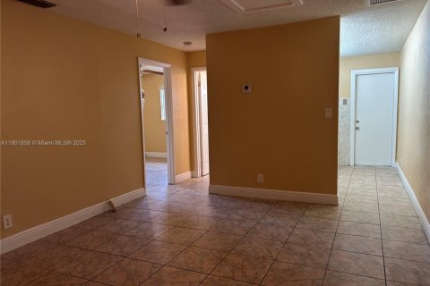 Casa en alquiler en Lauderhill, Florida, 1 dormitorio, 55.74 m2 № 1951834 - foto 4