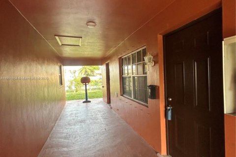 Casa en alquiler en Lauderhill, Florida, 1 dormitorio, 55.74 m2 № 1951834 - foto 2