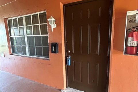 Casa en alquiler en Lauderhill, Florida, 1 dormitorio, 55.74 m2 № 1951834 - foto 1