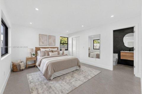 House in Miami, Florida 4 bedrooms, 145.21 sq.m. № 2055908 - photo 8