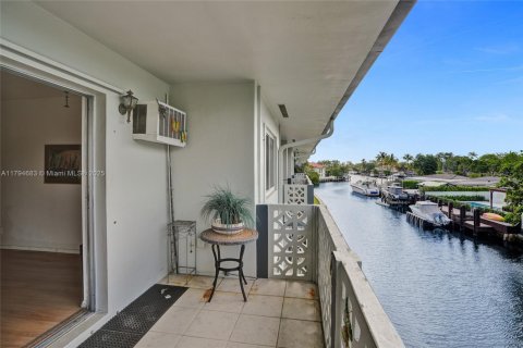 Condo in North Miami, Florida, 1 bedroom  № 1960007 - photo 7