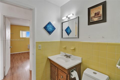 Condo in North Miami, Florida, 1 bedroom  № 1960007 - photo 23