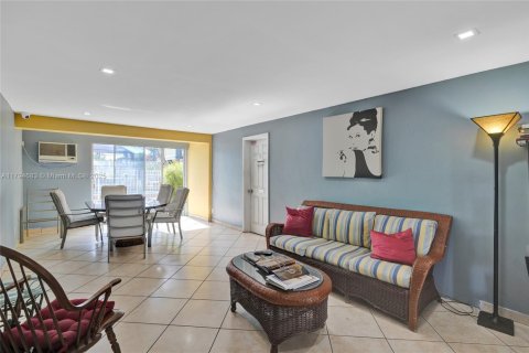 Condo in North Miami, Florida, 1 bedroom  № 1960007 - photo 29